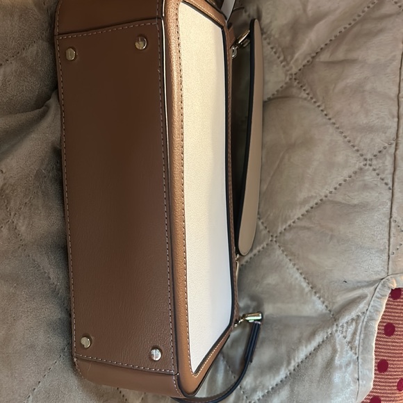 Calvin Klein smooth/slightly pebbled tan and White Crossbody Bag - Picture 3 of 7